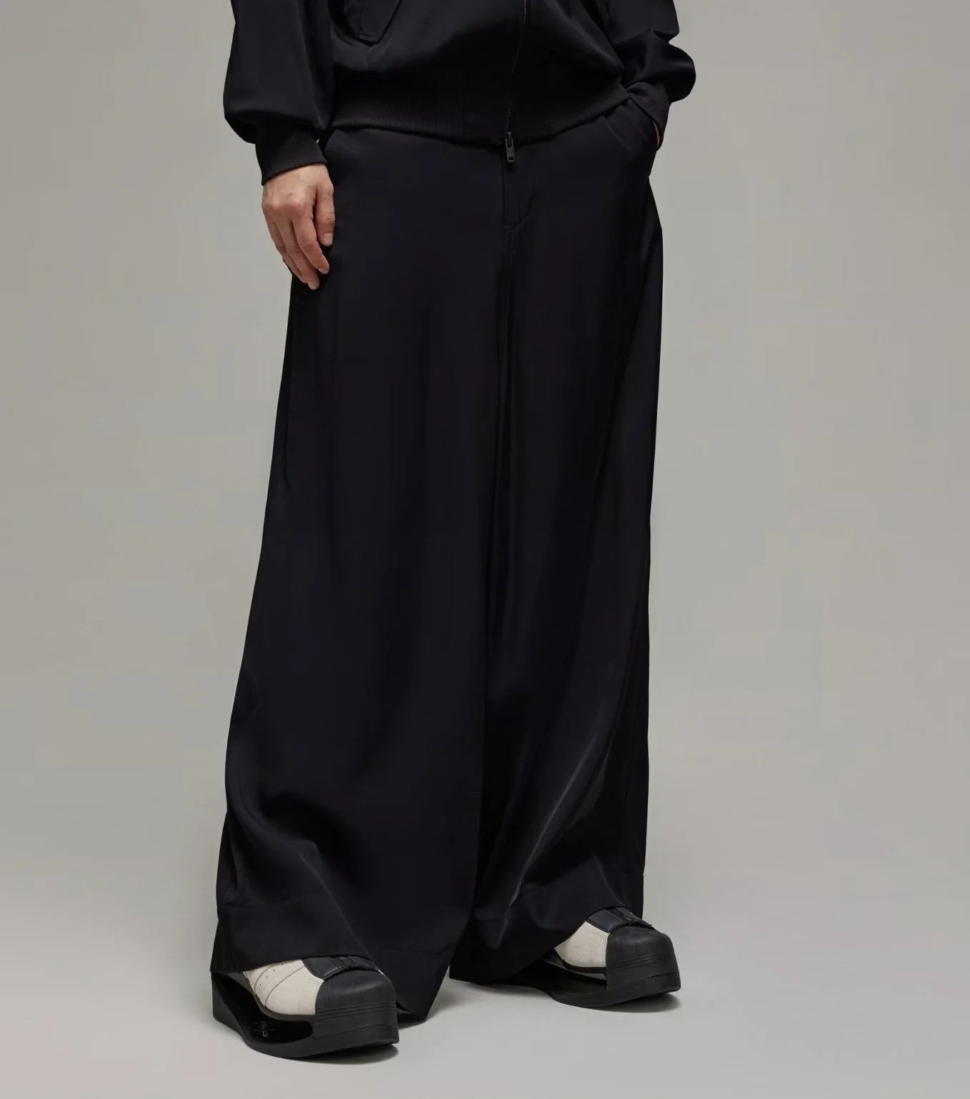 Y-3 パンツ サルエル Twill Wide Pant Black Y-3 Rayon Twill Wide Pants — MODA